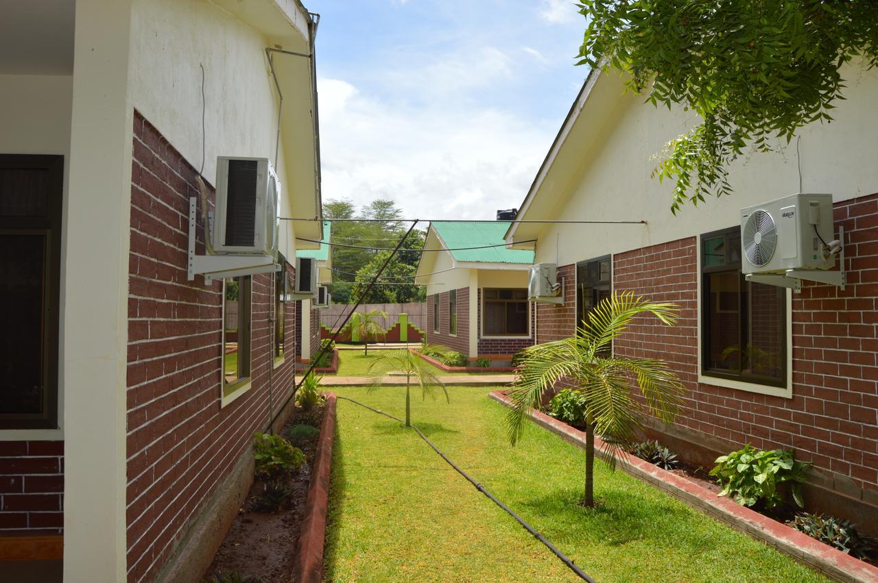 Twiga Lodge And Campsite Mto wa Mbu ภายนอก รูปภาพ