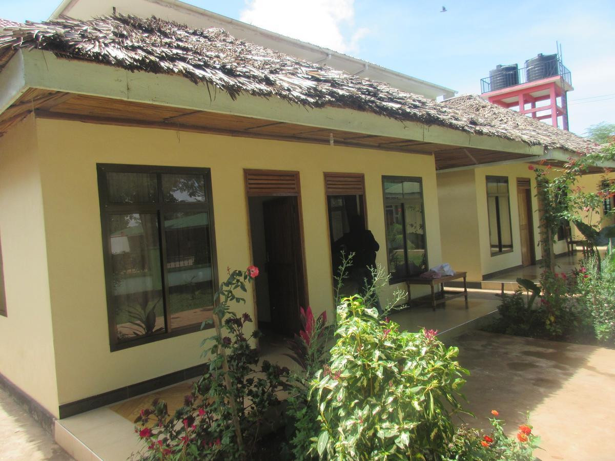 Twiga Lodge And Campsite Mto wa Mbu ภายนอก รูปภาพ